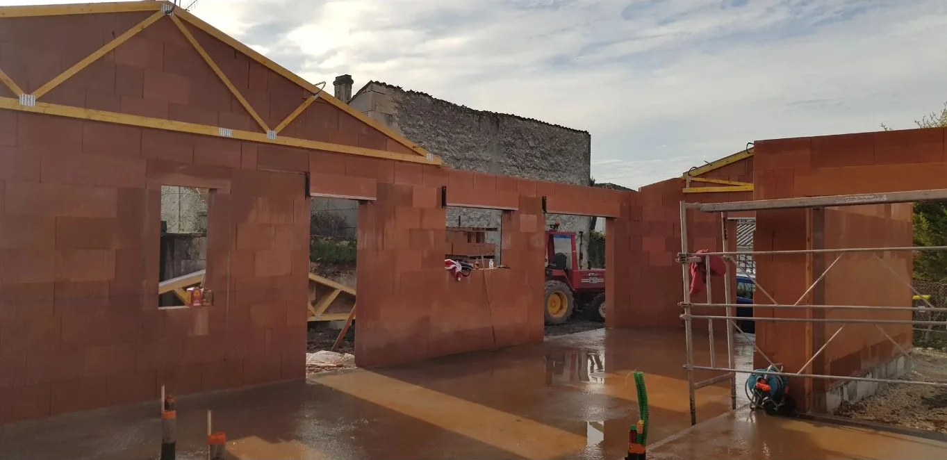 Murs en brique d’une construction en cours
