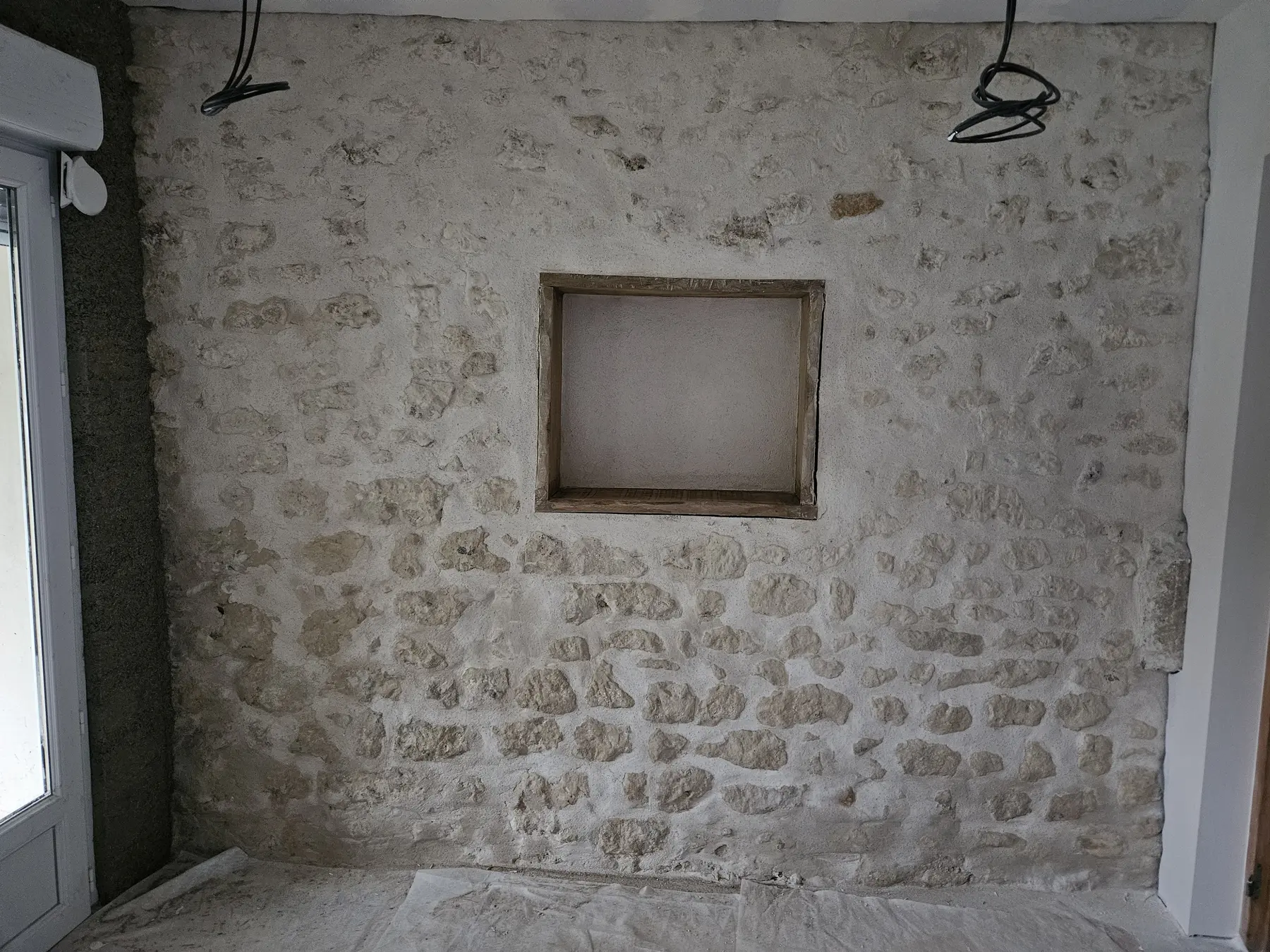Mur intérieur en pierre apparente